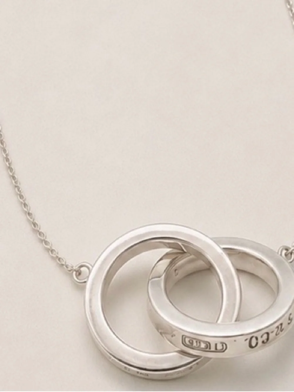 Authenticated Tiffany & Co. Small Interlocking Circles Pendant Necklace 1837 16”